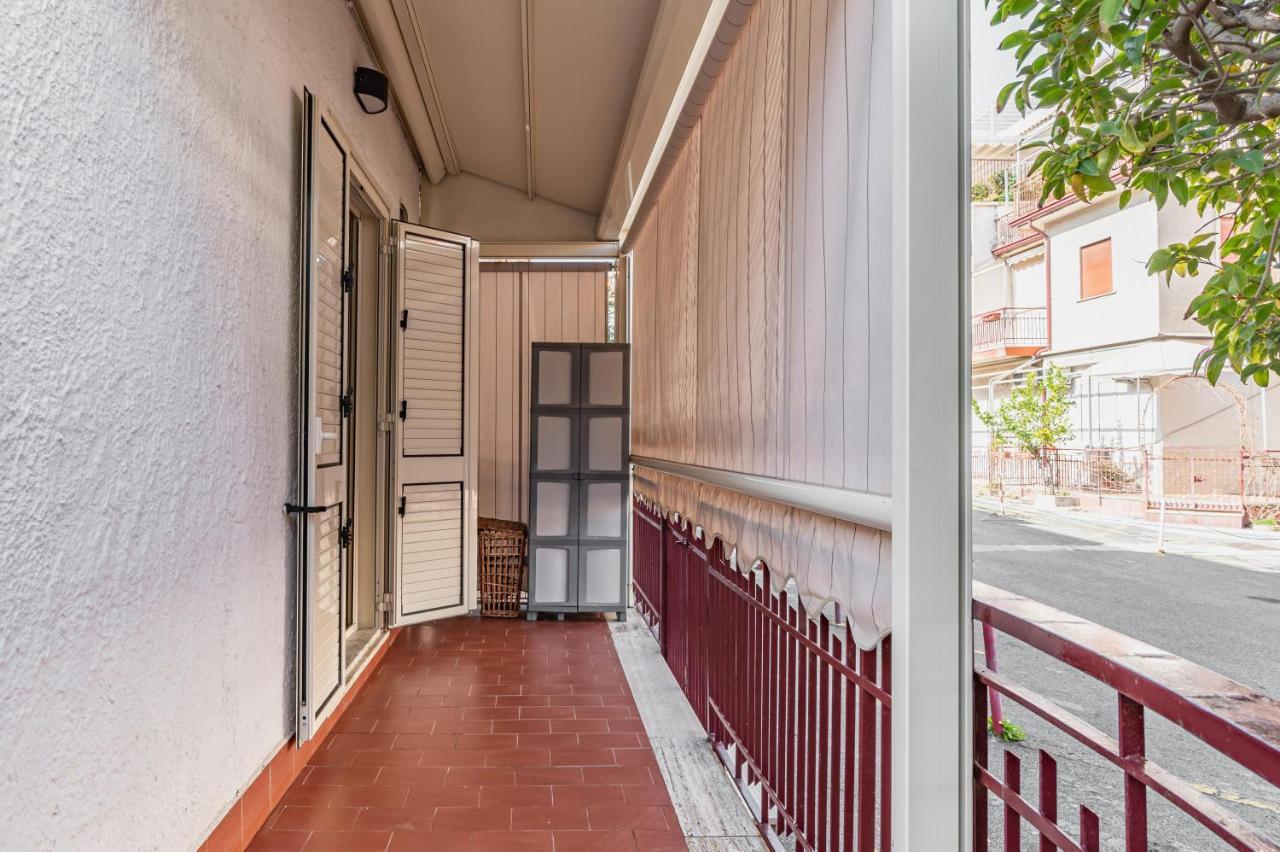 Ferienwohnung Naxos Bay Flat With Terrace 50 Meters From The Sea Giardini-Naxos Exterior foto